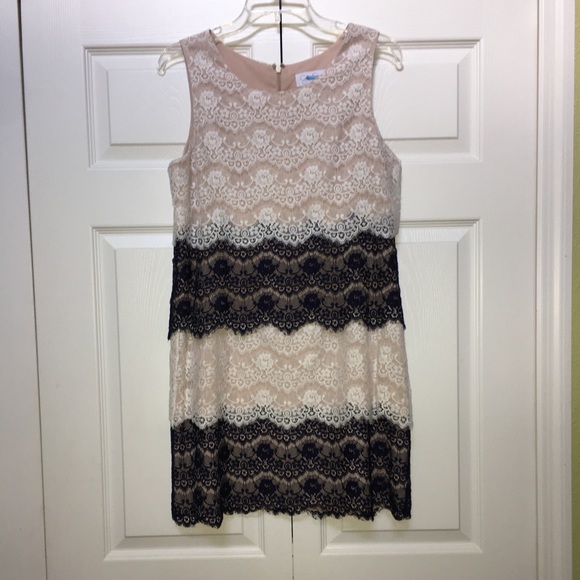 JESSICA SIMPSON GORGEOUS LACE DRESS-LIKE NEW-CUTE AND COMFORTABLE. YOU WILL LOVE - Picture 4 of 9
